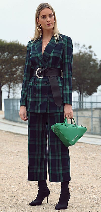 How to wear an oversized plaid blazer, oversized plaid blazer with vintage Louis  Vuitton Passy bag fall outfit - Meagan's Moda