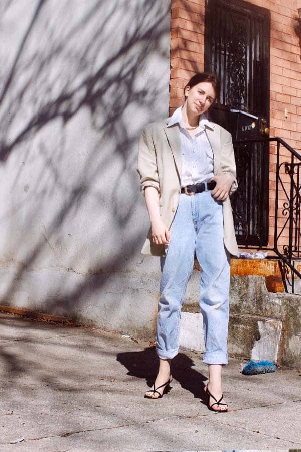 Stylish Vintage Blazer and Mom Jeans Outfit