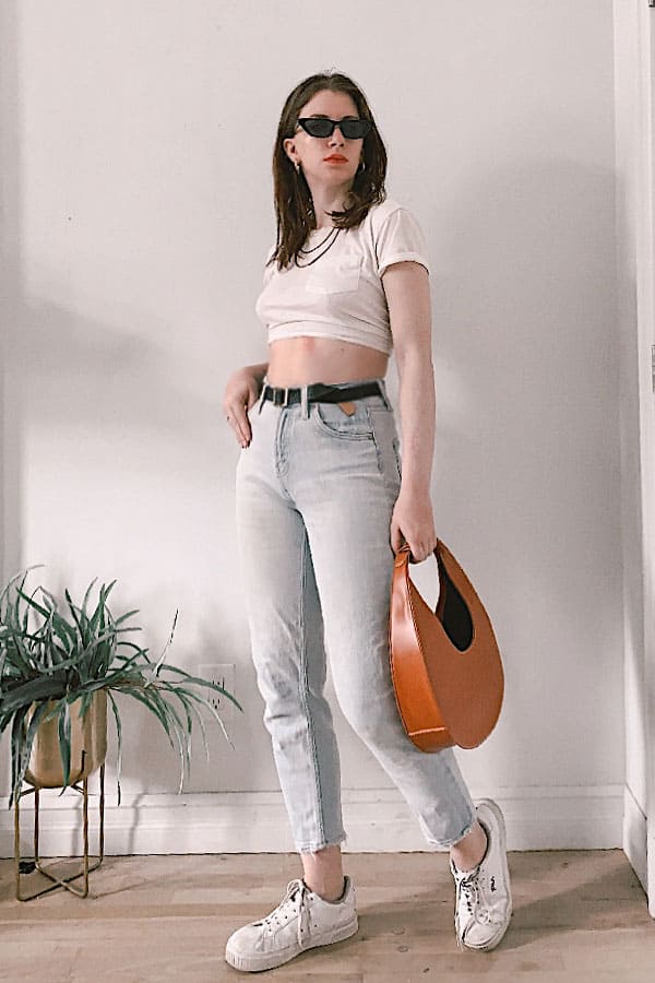 model off duty look emrata jeans and cropped tee