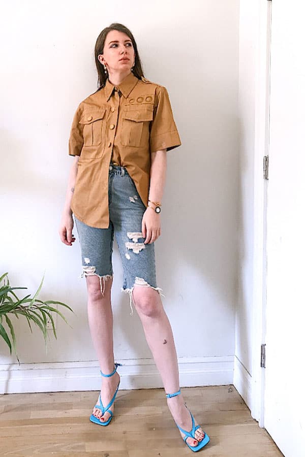 summer outfit ideas 2020 with bermuda denim shorts and military shirt and square toe heels