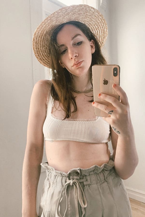 summer outfit idea with paperbag waist trousers and straw hat with square neck crop top
