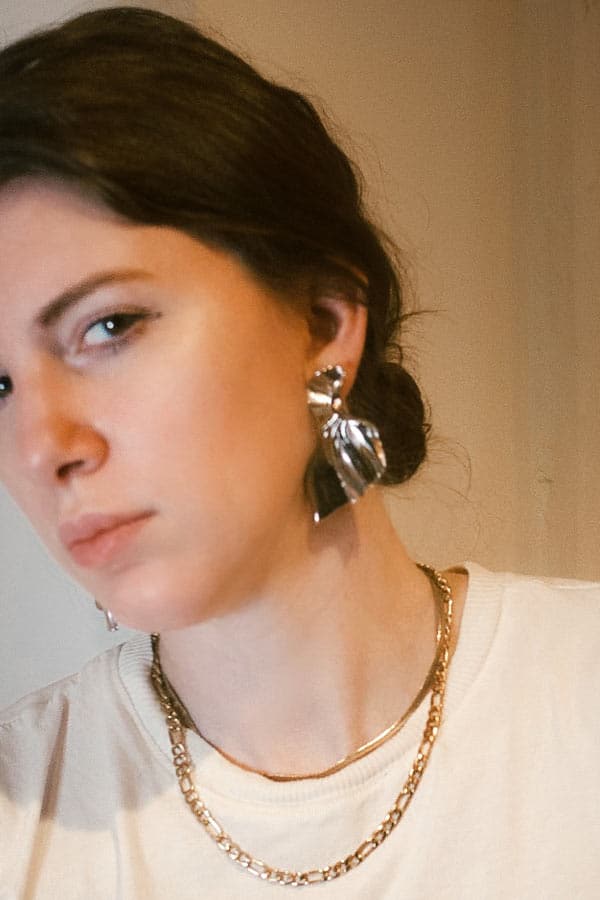 fashion rules 2020 you can ignore, example of successfully mixing gold necklaces and silver earrings 
