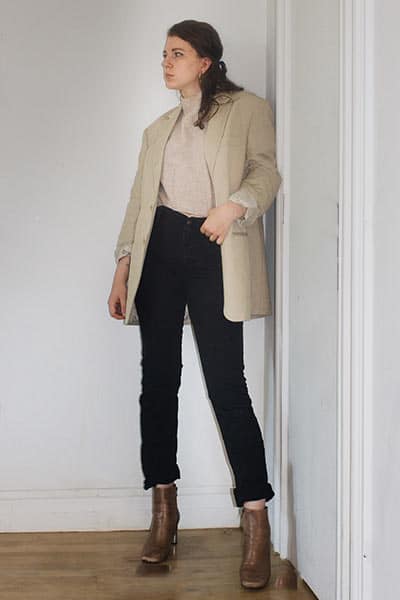 gabrielle arruda style blogger wearing straight leg jeans (structured) with blazer (structured) and slouchy sweater to show balance in structure versus relaxed ratio in order to look polished 