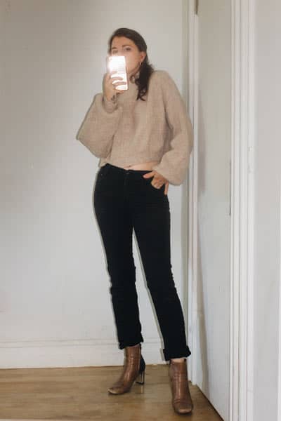 parigino moda autunno maglione a collo alto slim jeans neri in stile blogger Gabrielle Arruda