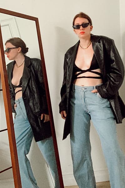 how to style a leather blazer in a 2000s style, crop top and wide leg jeans