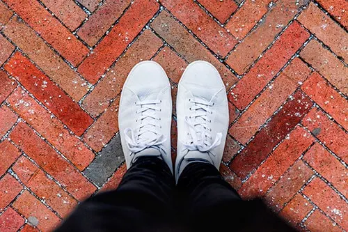 how to whiten your white sneakers 👟