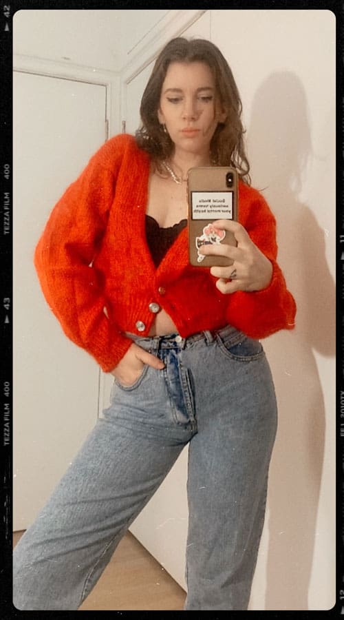 spring fashion trends 2021, colorful cardgians. gabrielle arruda, style blogger, wearing a cropped red cardigan with rhinestone buttons and jeans in selfie photo