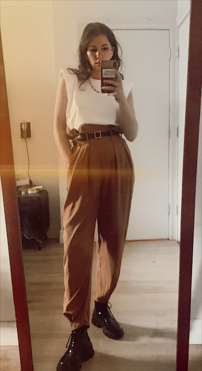 casual first date outfit, paperbag trousers with belt, padded shoulder tee, with black flat boots and gold link necklace on style blogger gabrielle arruda