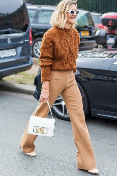 woman in straight leg trouser with chunky knit french tucked to create the illusion of a waist (rectangle body shape outfit idea) 
