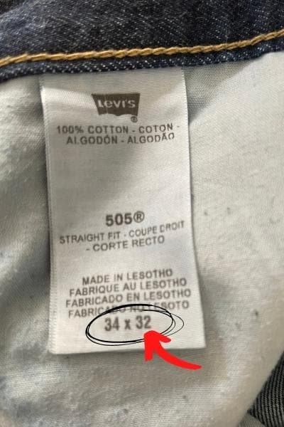 tag of levis jeans that has a size tag displaying inseam 34 X 32 
