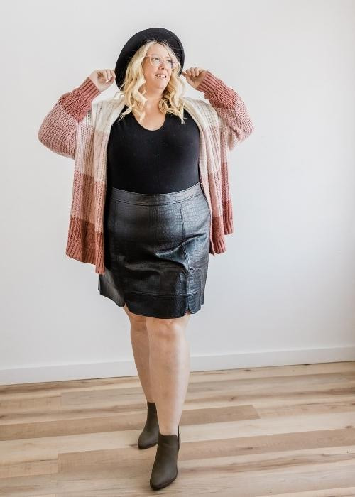 How to Style an Apple Shape Body  plus size fashion tips 
